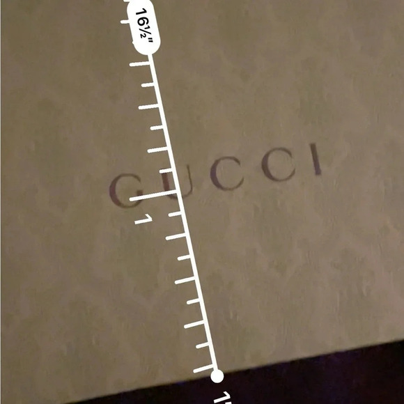 AUTHENTIC MEDIUM GARMENT BOX GREEN PAISLEY TEXTURED WITH TISSUE PAPER - Picture 6 of 8